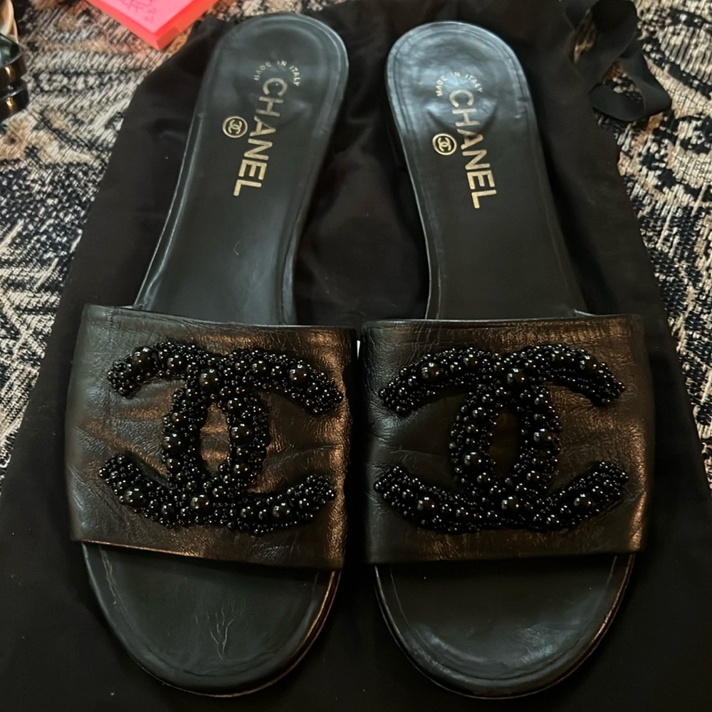 Chanel black lambskin beaded mules/Slide Sandals EU 41.5